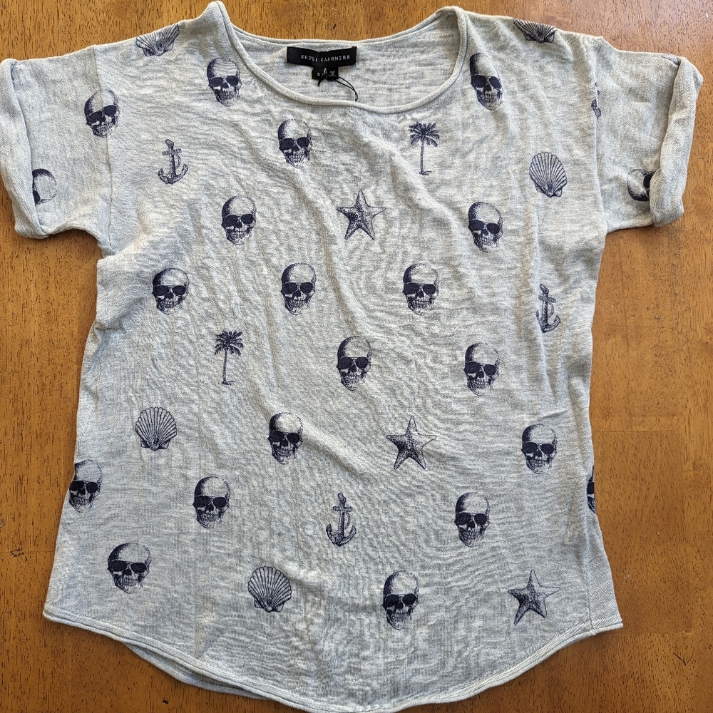 COPY - COPY - SKULL CASHMERE Sz S Small Gray with Black Skulls Short Sleeve NWT - Picture 10 of 11